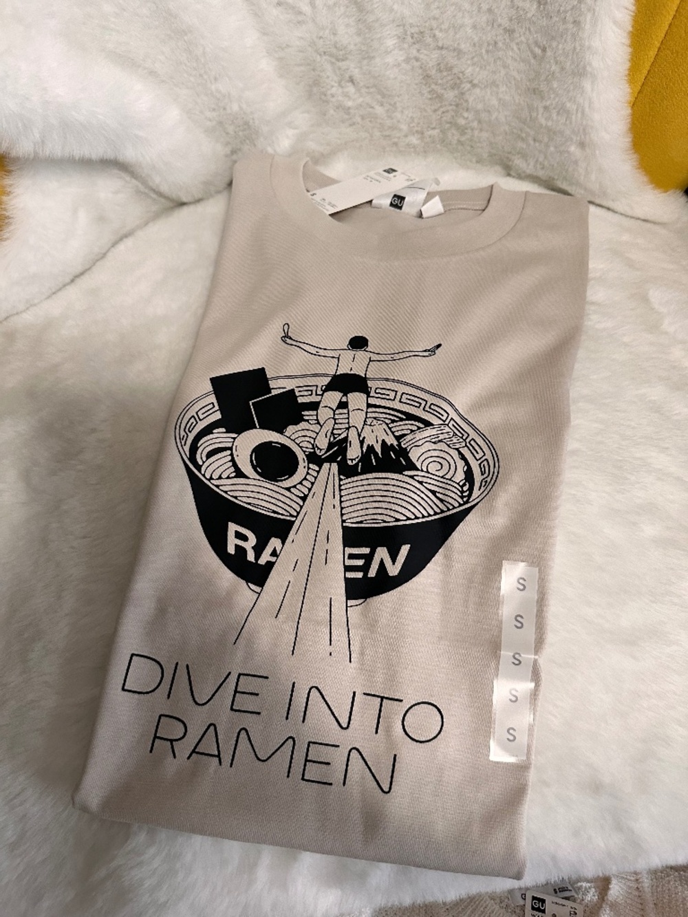 GU Graphic Tees | OMIYAGE(Yunosuke)